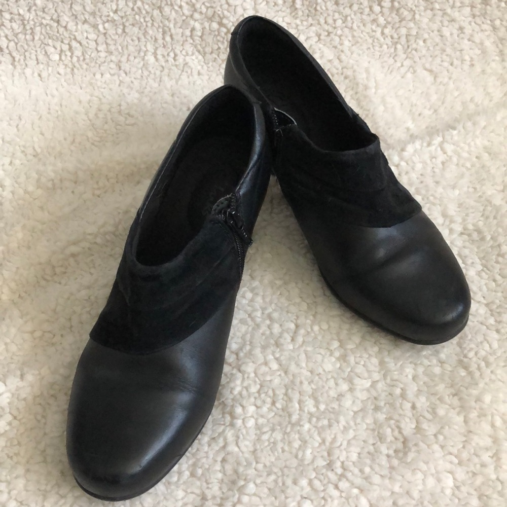 Size 8 Clark’s leather shoe